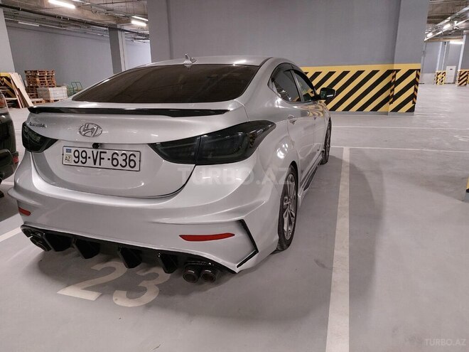 Hyundai Elantra-13