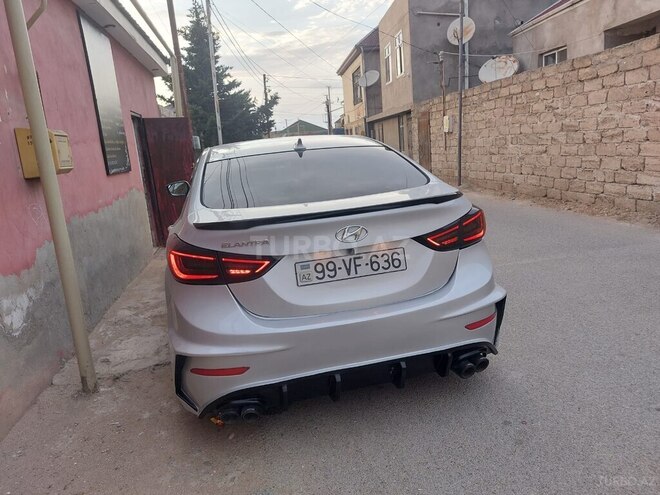 Hyundai Elantra-17