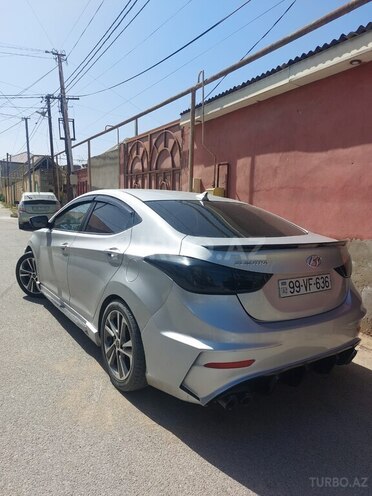 Hyundai Elantra-15