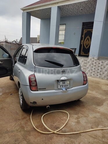 Nissan March-9