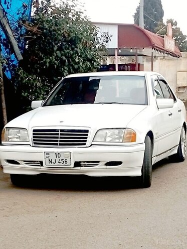 Mercedes C 200-1