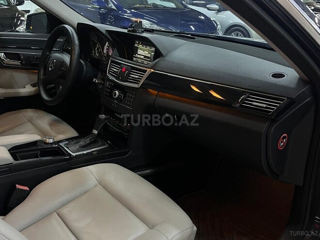 Mercedes E 220-13