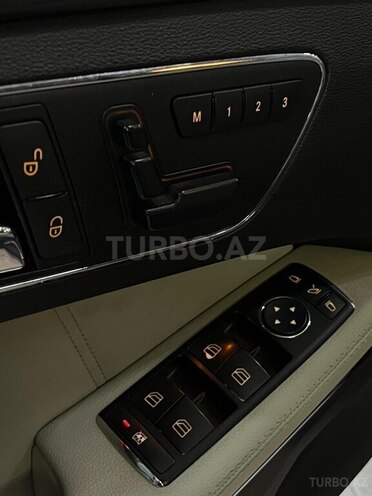 Mercedes E 220-11