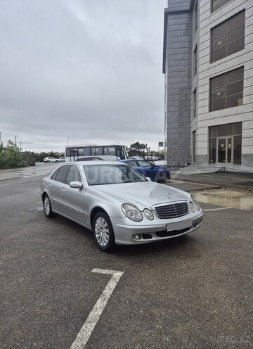 Mercedes E 220-1