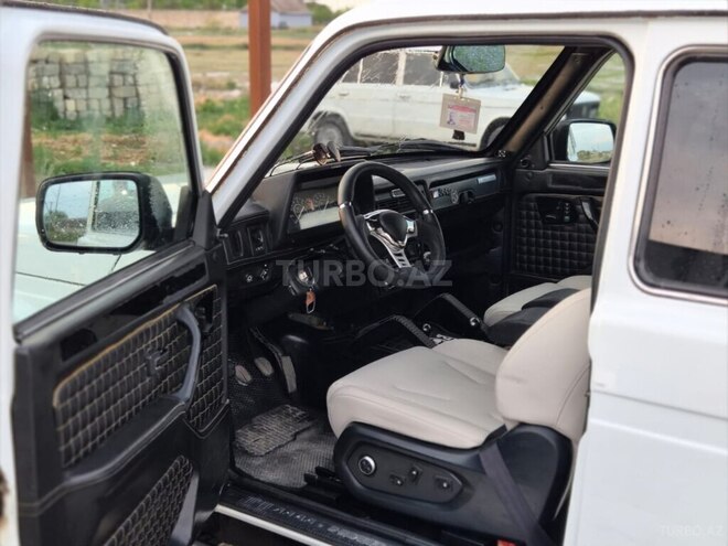 LADA (VAZ) Niva-9