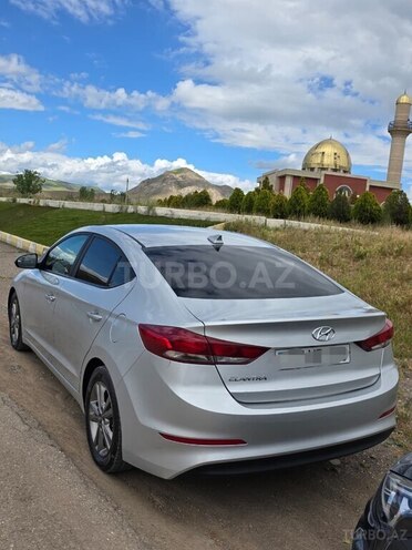 Hyundai Elantra-2
