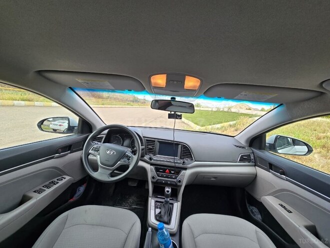 Hyundai Elantra-3