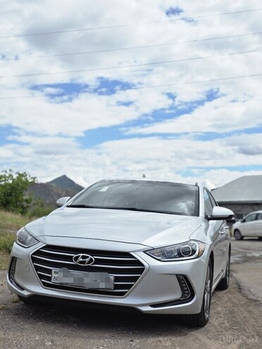 Hyundai Elantra-1