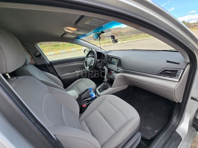 Hyundai Elantra-5