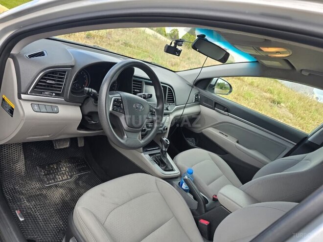Hyundai Elantra-7