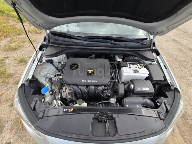 Hyundai Elantra-10