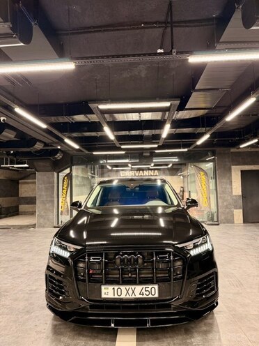 Audi Q7-1