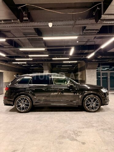 Audi Q7-5