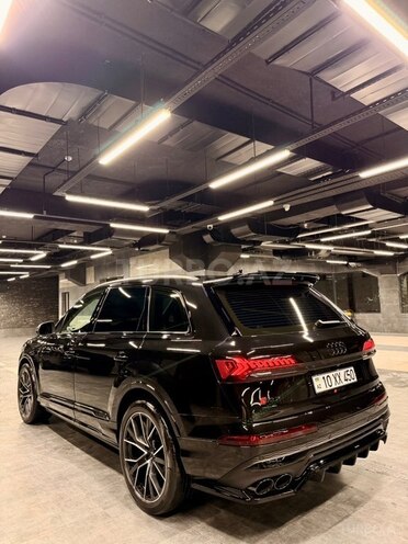 Audi Q7-7
