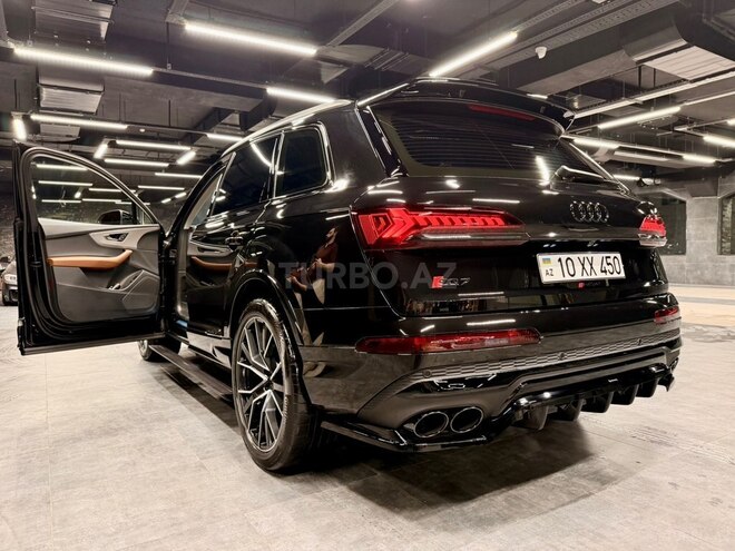 Audi Q7-8