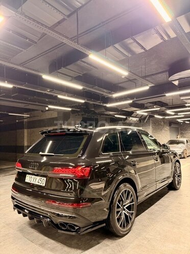 Audi Q7-6