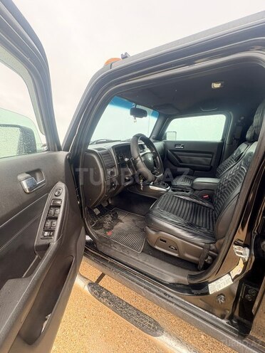Hummer H3-8