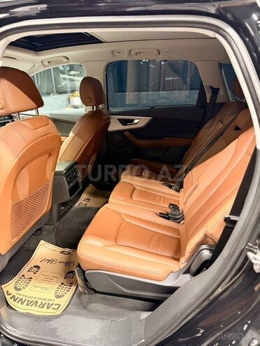 Audi Q7-15