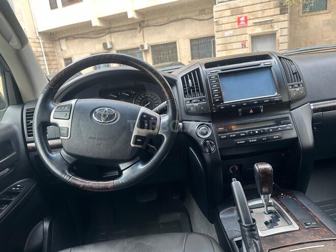 Toyota Land Cruiser-5