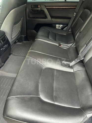 Toyota Land Cruiser-6