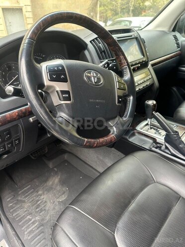 Toyota Land Cruiser-8