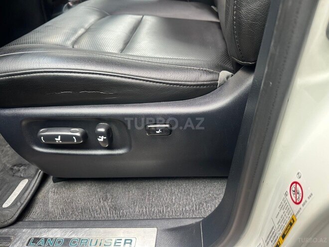 Toyota Land Cruiser-11