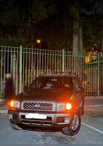 Nissan Pathfinder-1