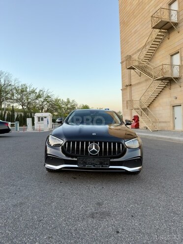 Mercedes E 300 e-1