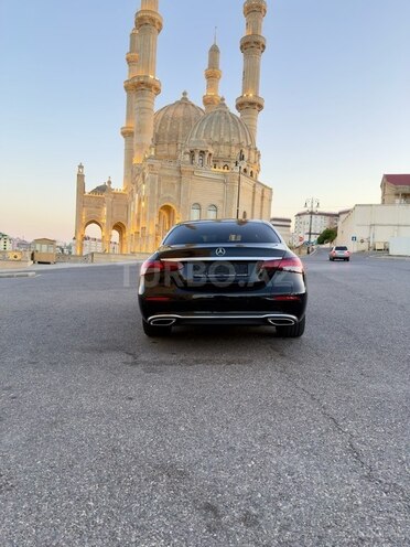Mercedes E 300 e-4