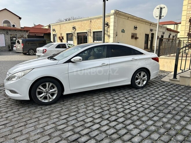 Hyundai Sonata-2