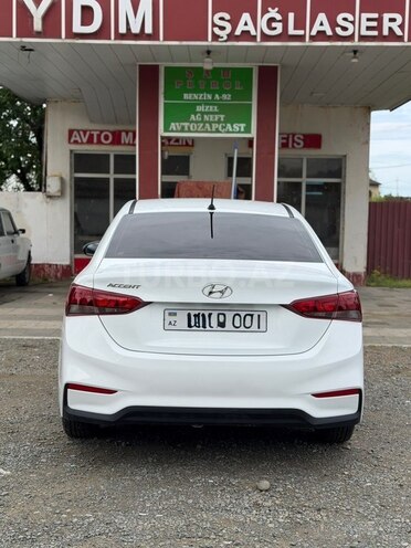 Hyundai Accent-4