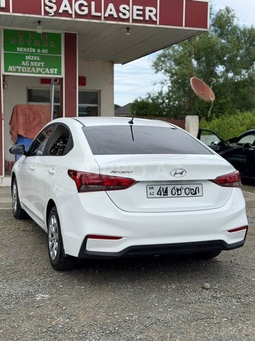 Hyundai Accent-5