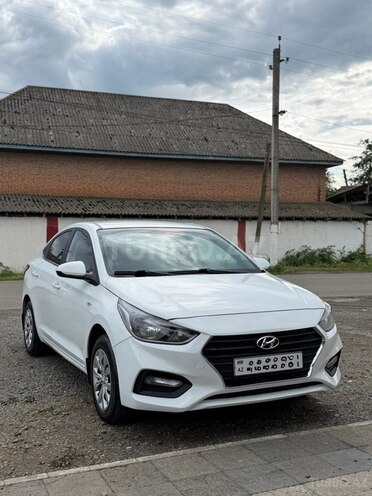 Hyundai Accent-1