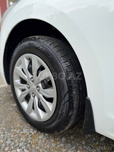Hyundai Accent-11