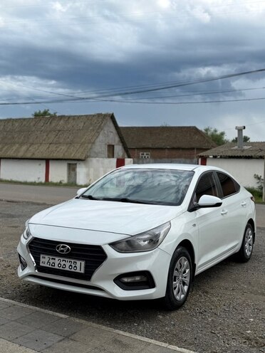 Hyundai Accent-2