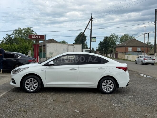 Hyundai Accent-7