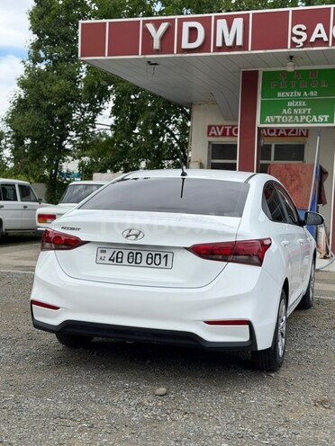 Hyundai Accent-6