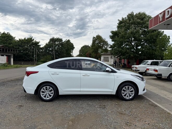 Hyundai Accent-8
