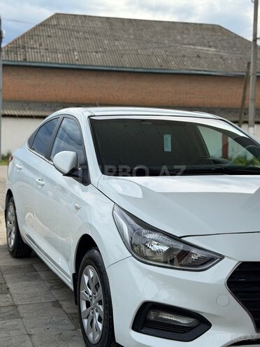 Hyundai Accent-3