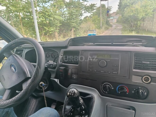 Ford Transit-4