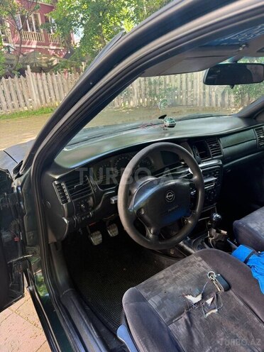 Opel Vectra-4