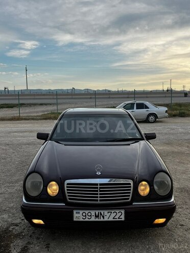 Mercedes E 240-2