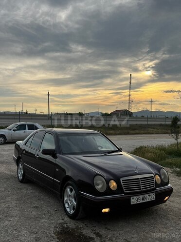 Mercedes E 240-3