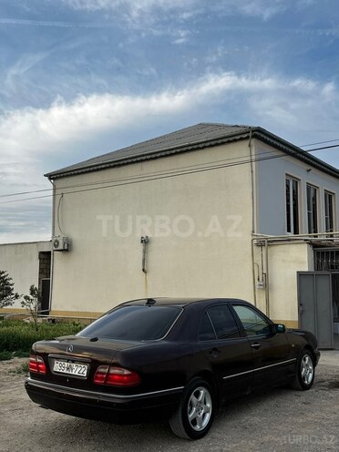 Mercedes E 240-5