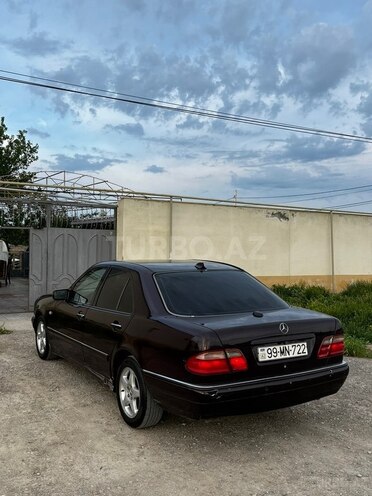 Mercedes E 240-7