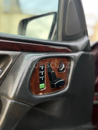 Mercedes E 240-12