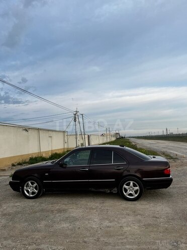 Mercedes E 240-8