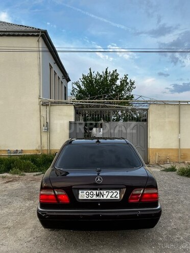 Mercedes E 240-6
