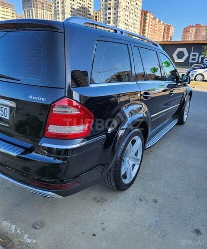 Mercedes GL 550 4MATIC-10