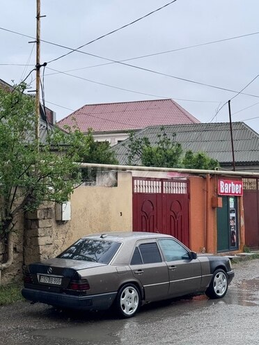 Mercedes 250 D-2